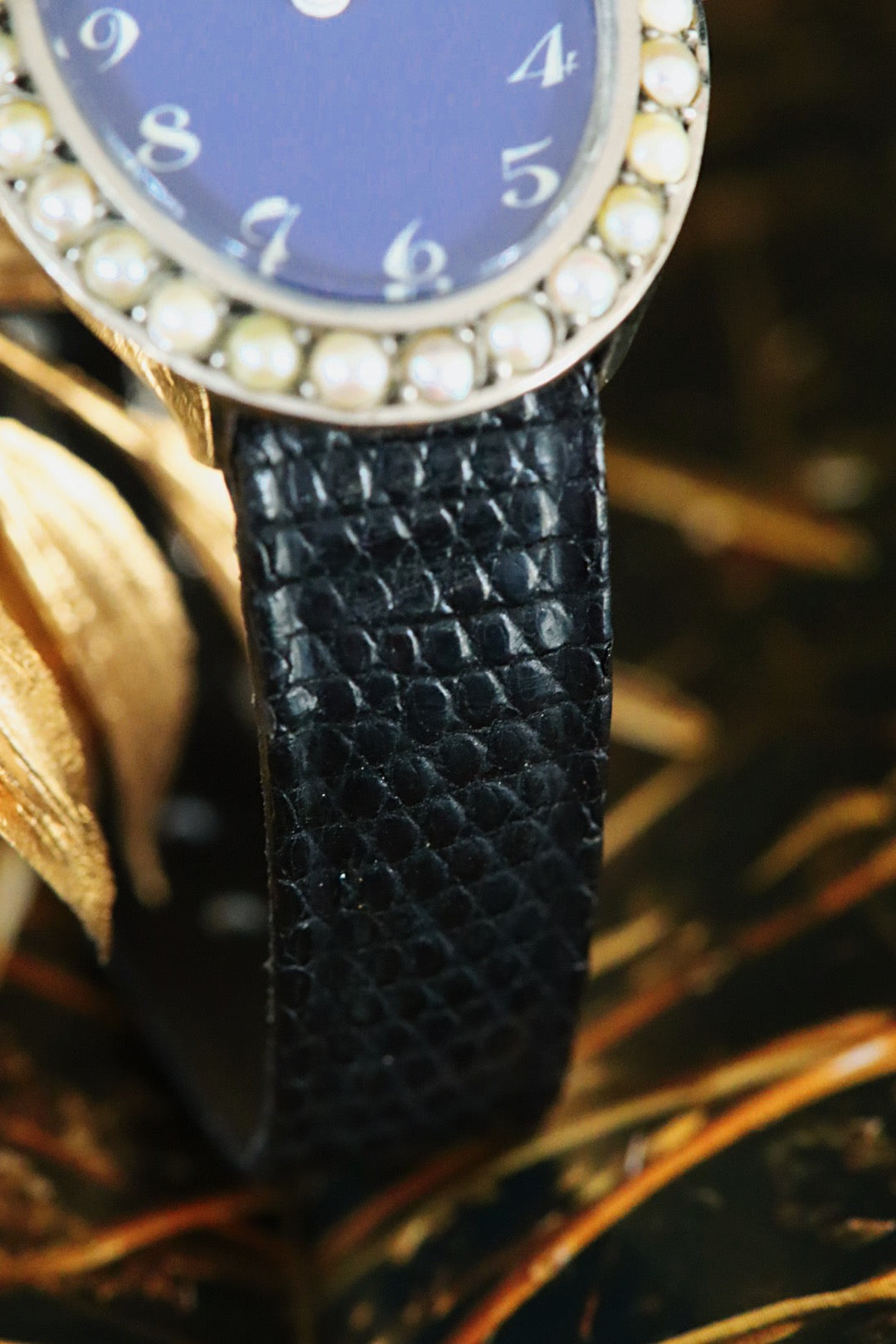 DOXA vintage, pearls and blue dial with manual winding