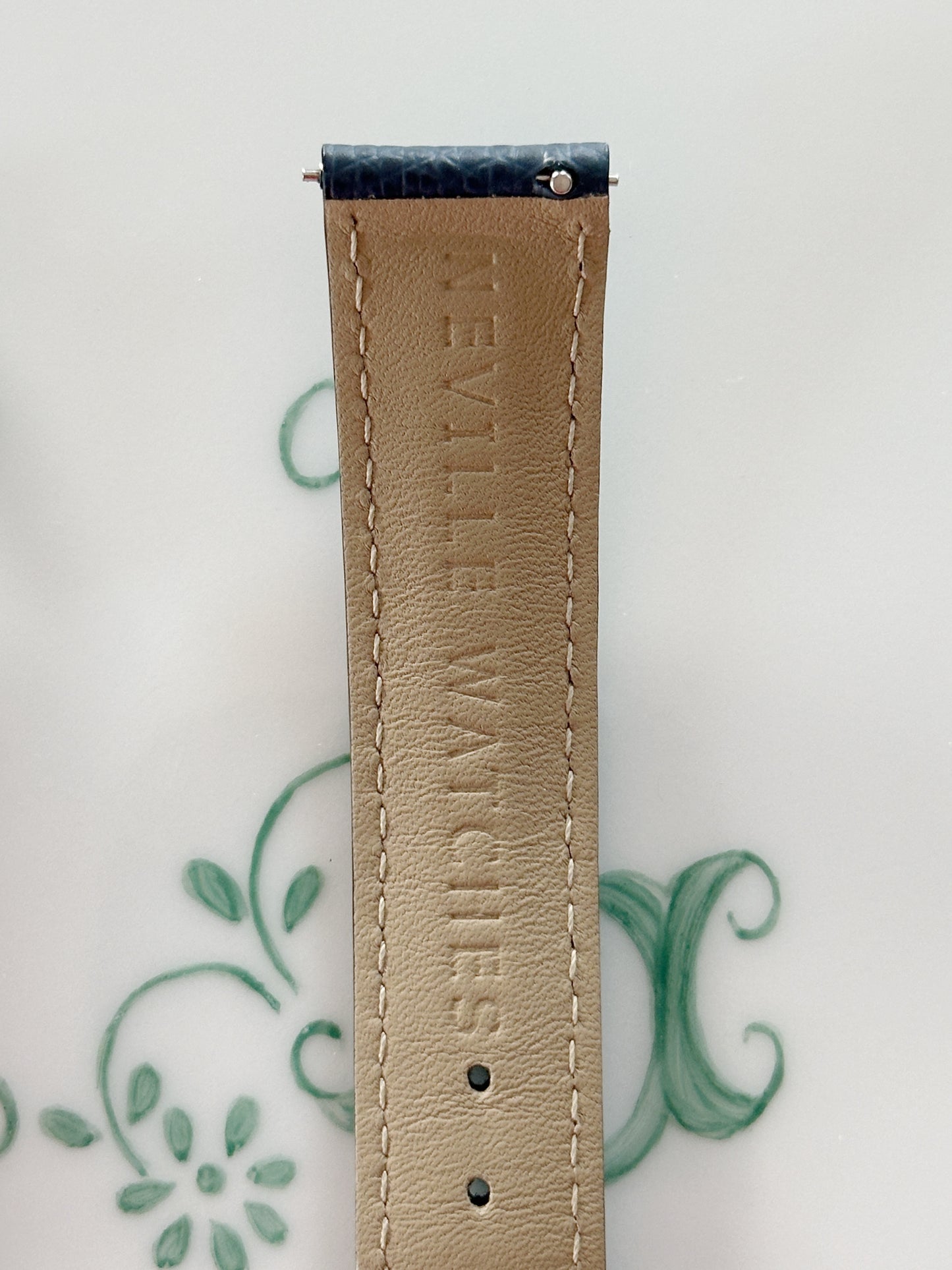 Bracelet de montre Neville Watches X Jean Rousseau – Cuir grainé embossé, fait main en France