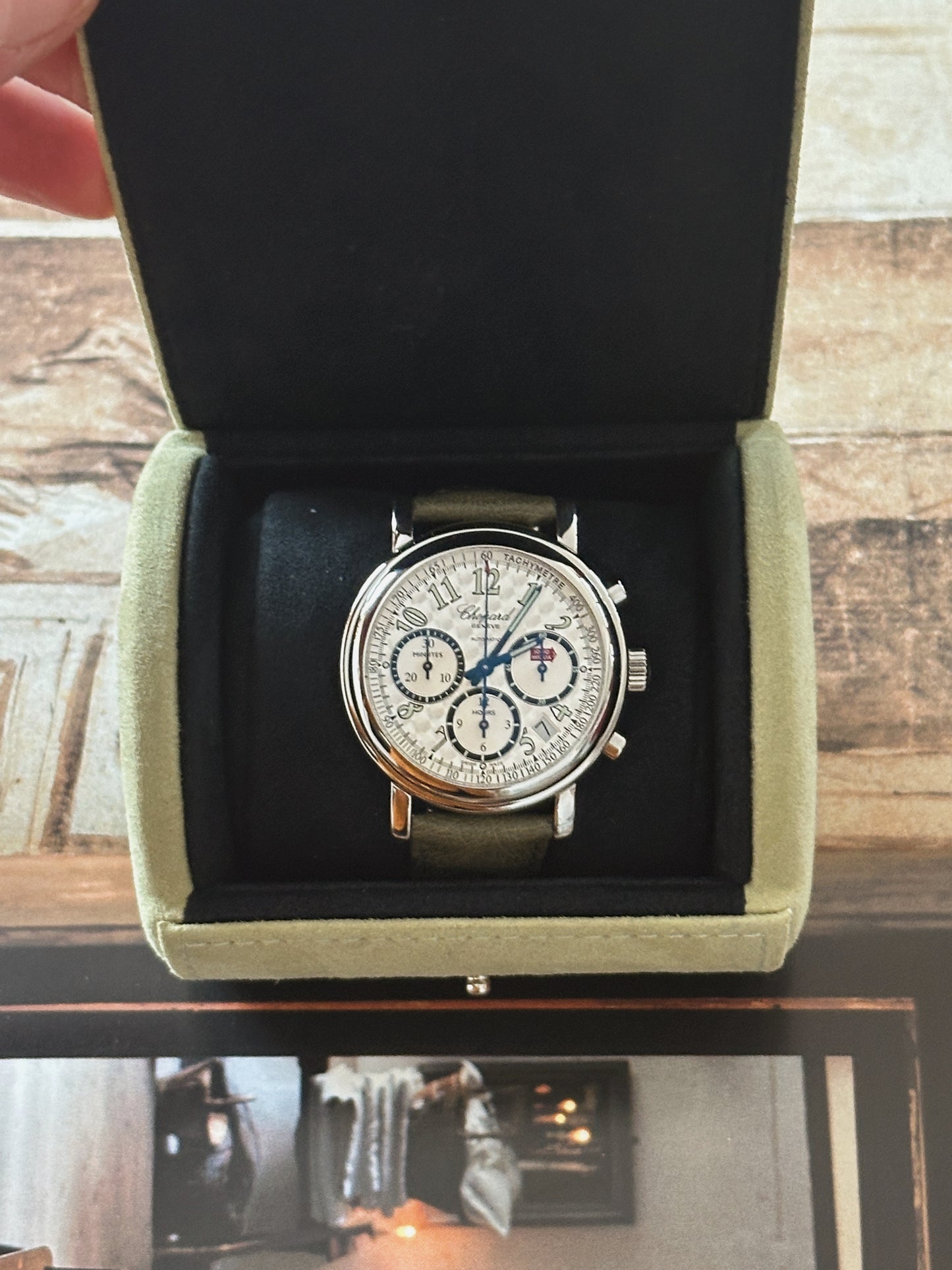 Écrin / étui à montre Van Cleef & Arpels en daim crème