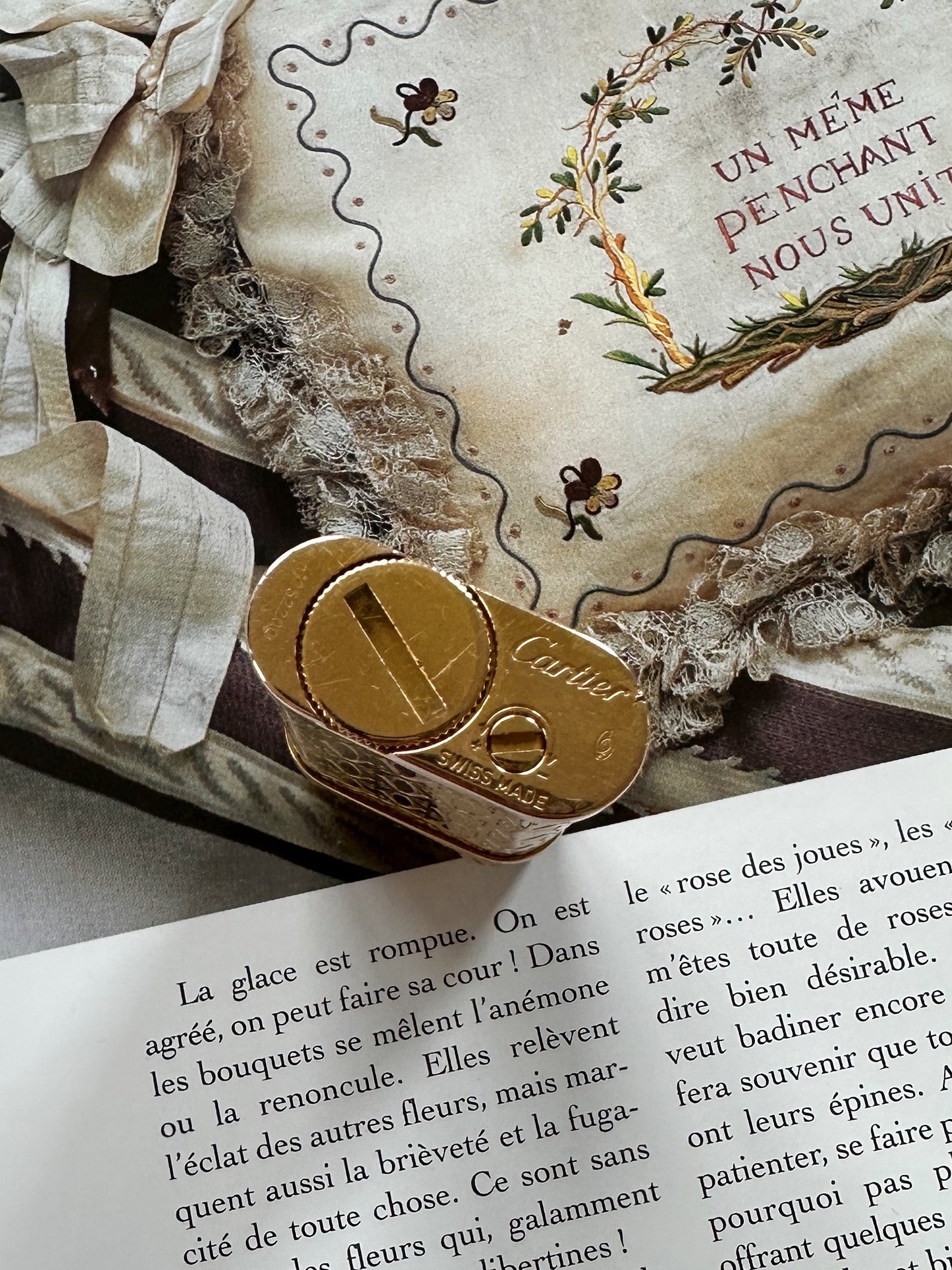 Oval lighter with Cartier C-shaped gold decoration