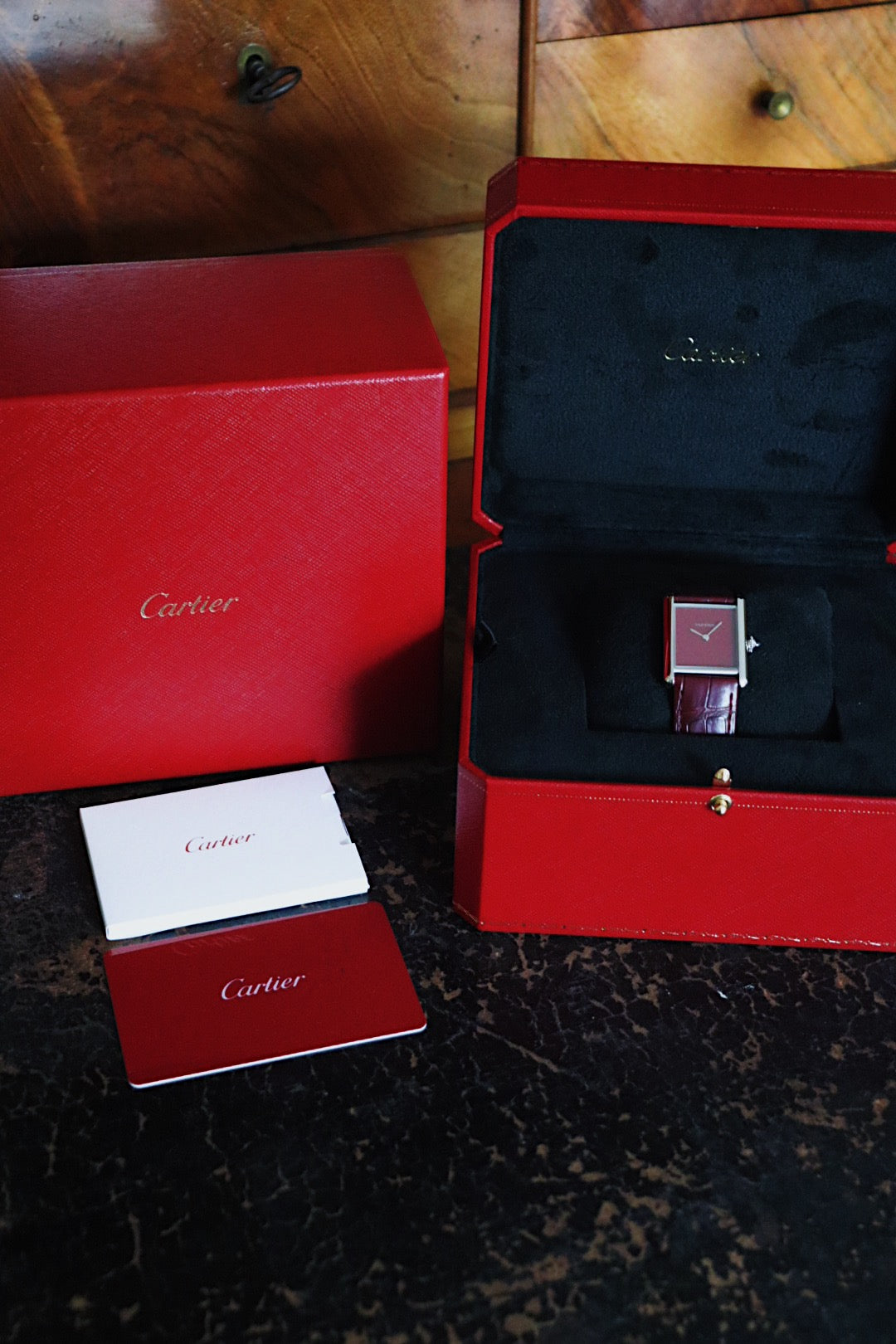 Cartier Tank rouge bordeaux 4323