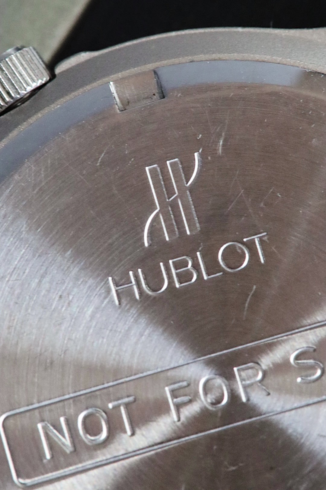 Hublot de Service, Not For sale
