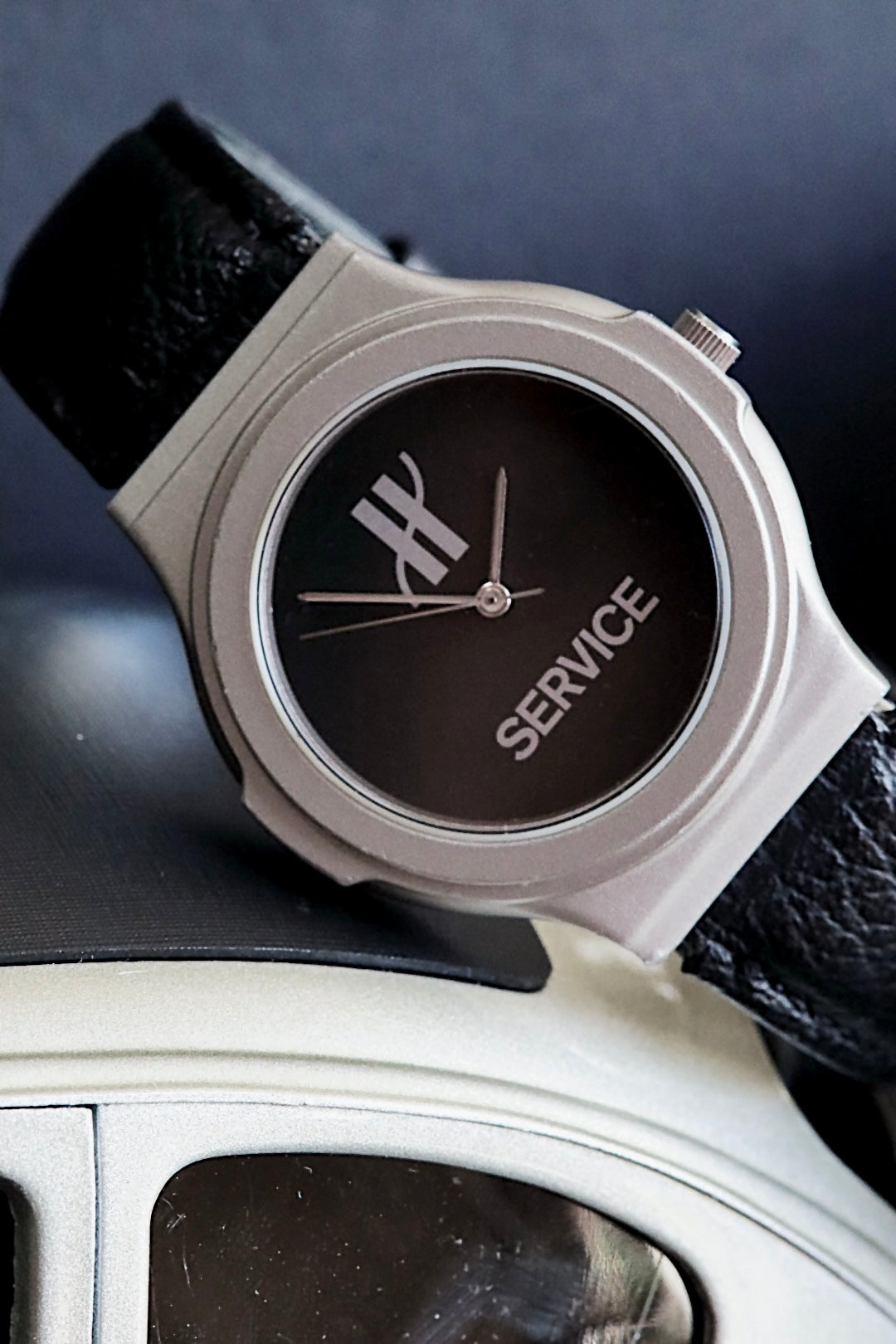 Hublot de Service, Not For sale