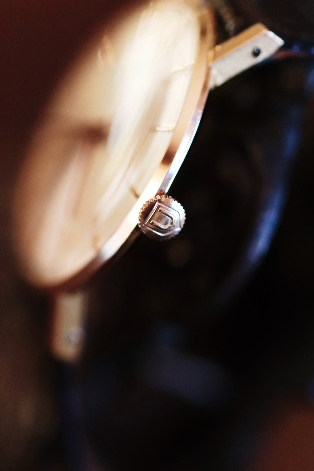 Universal Genève vintage in 18K gold and silver sun dial