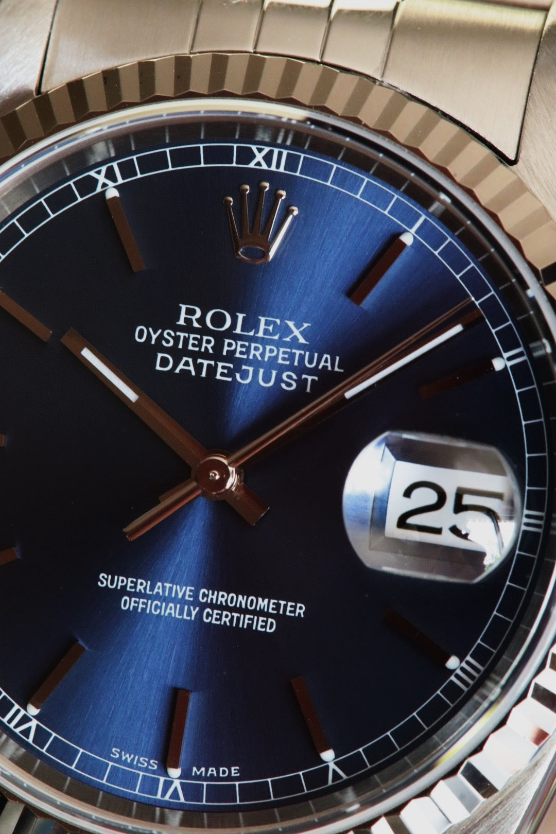 Rolex Datejust 16234 cadran Bleu boite et papier série P de 2000 Luminova