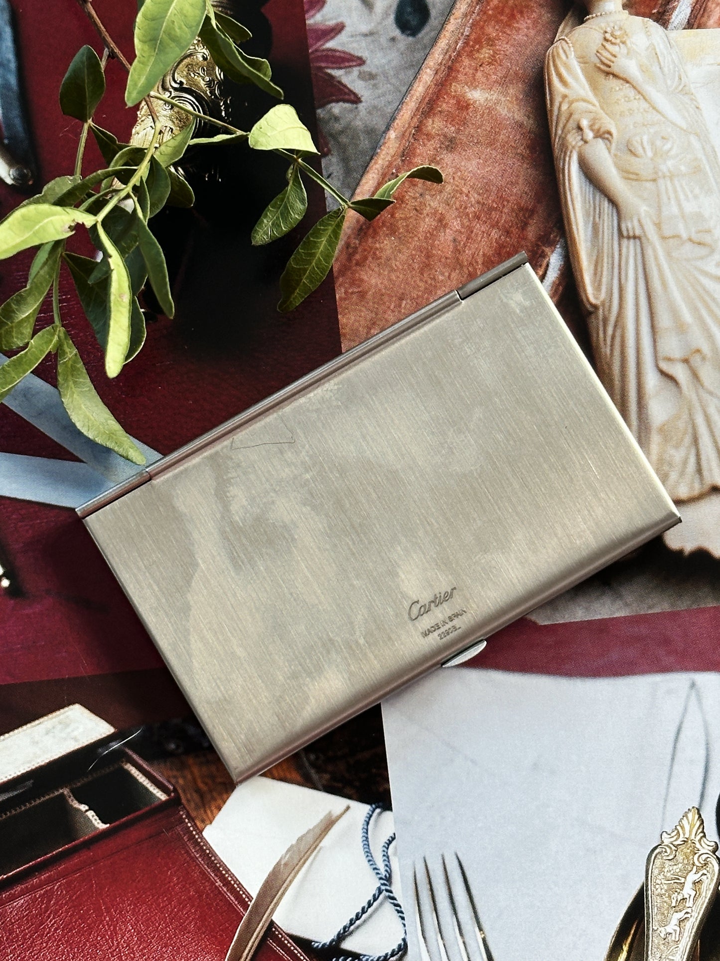 Cartier Santos card holder – Brushed steel and gold, an emblem of watchmaking elegance 