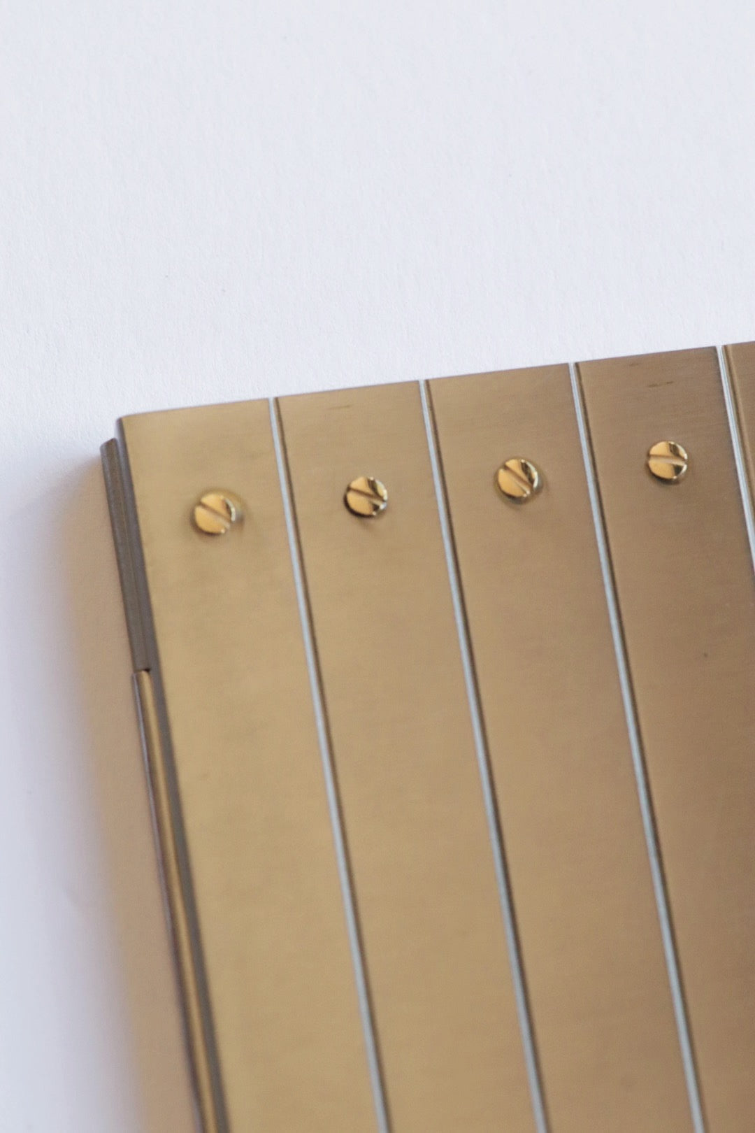 Cartier Santos card holder – Brushed steel and gold, an emblem of watchmaking elegance 