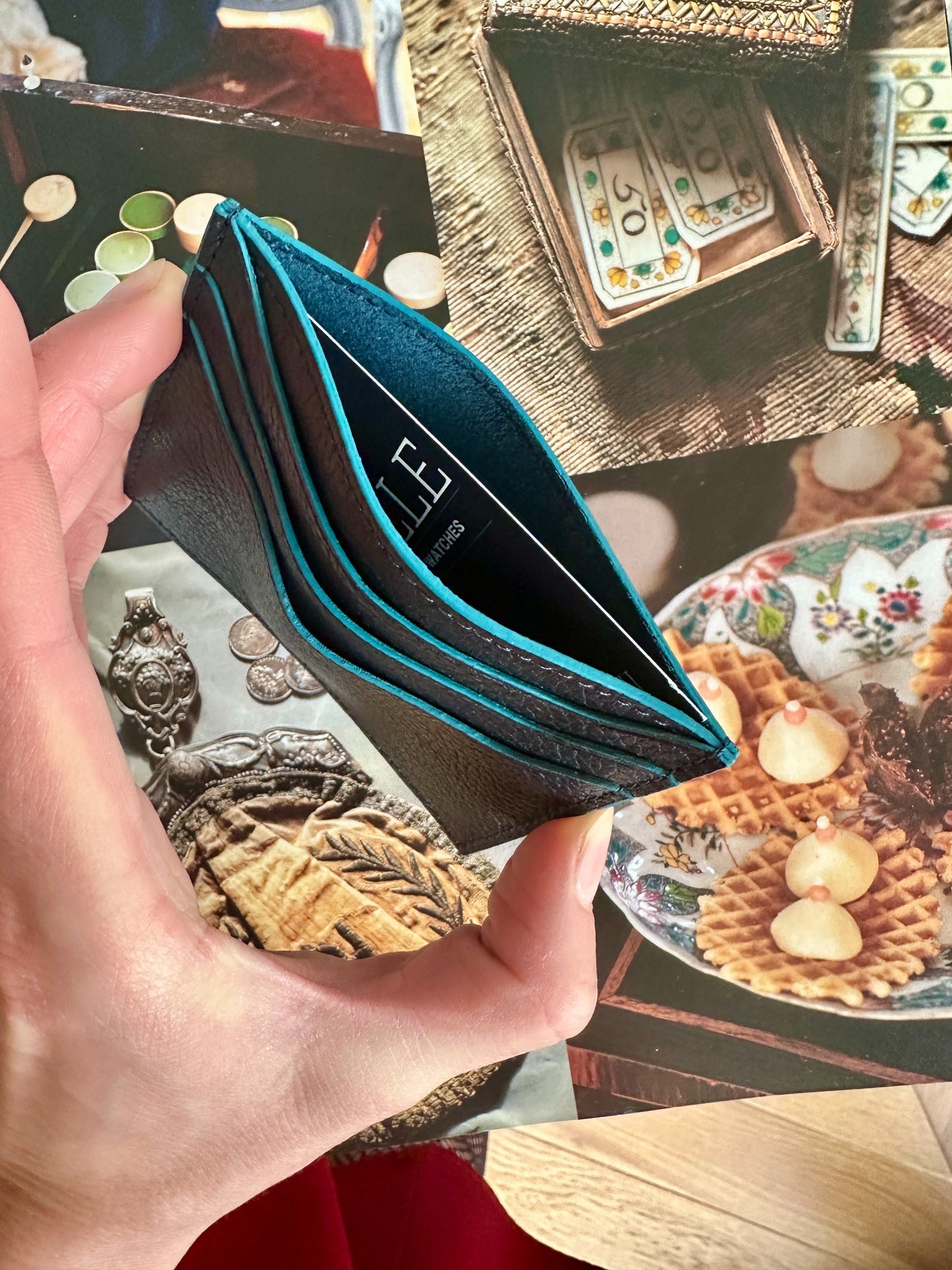 Piaget card holder in blue grained leather – Sky blue trim – 4 slots