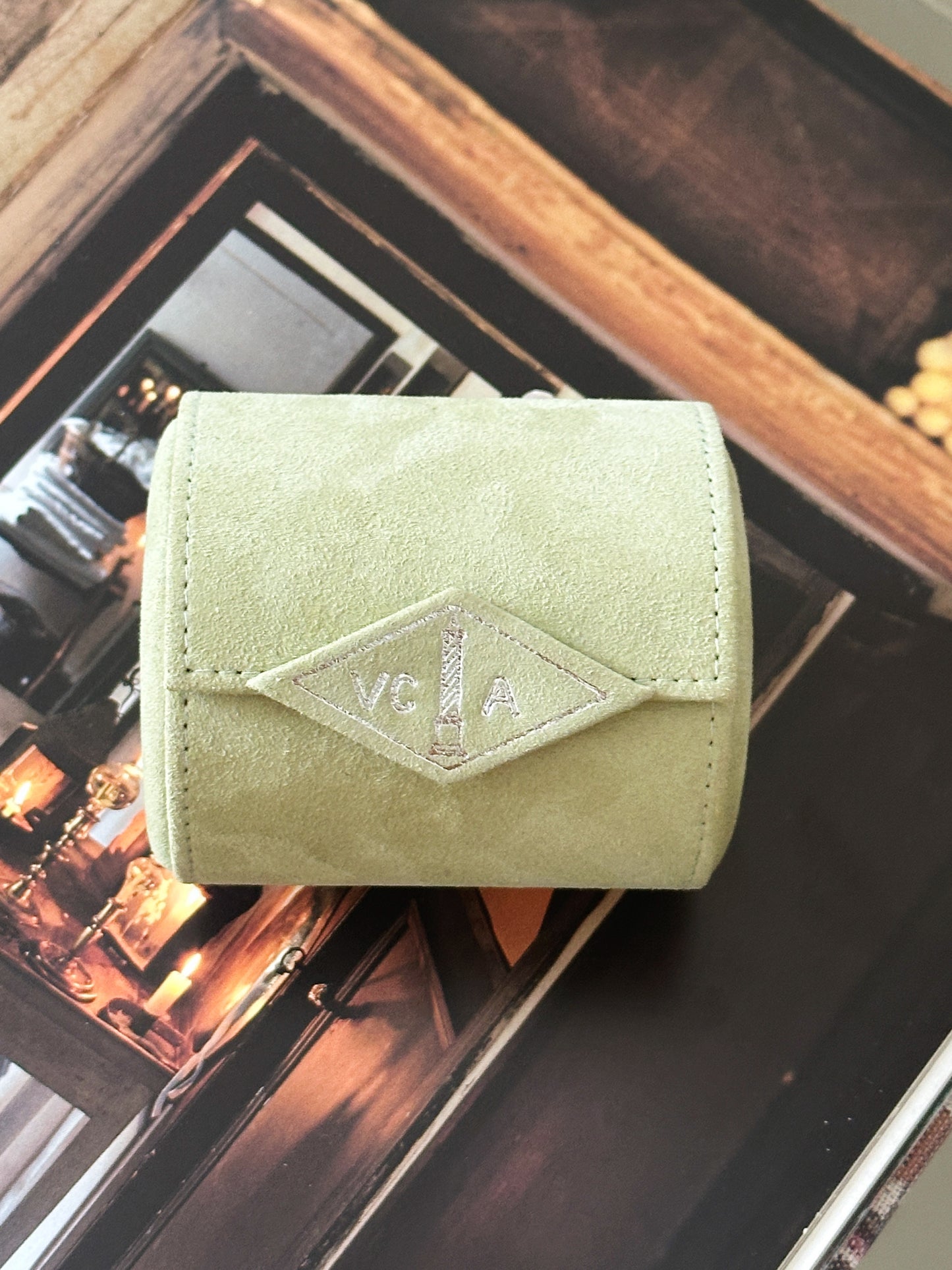 Écrin / étui à montre Van Cleef & Arpels en daim crème