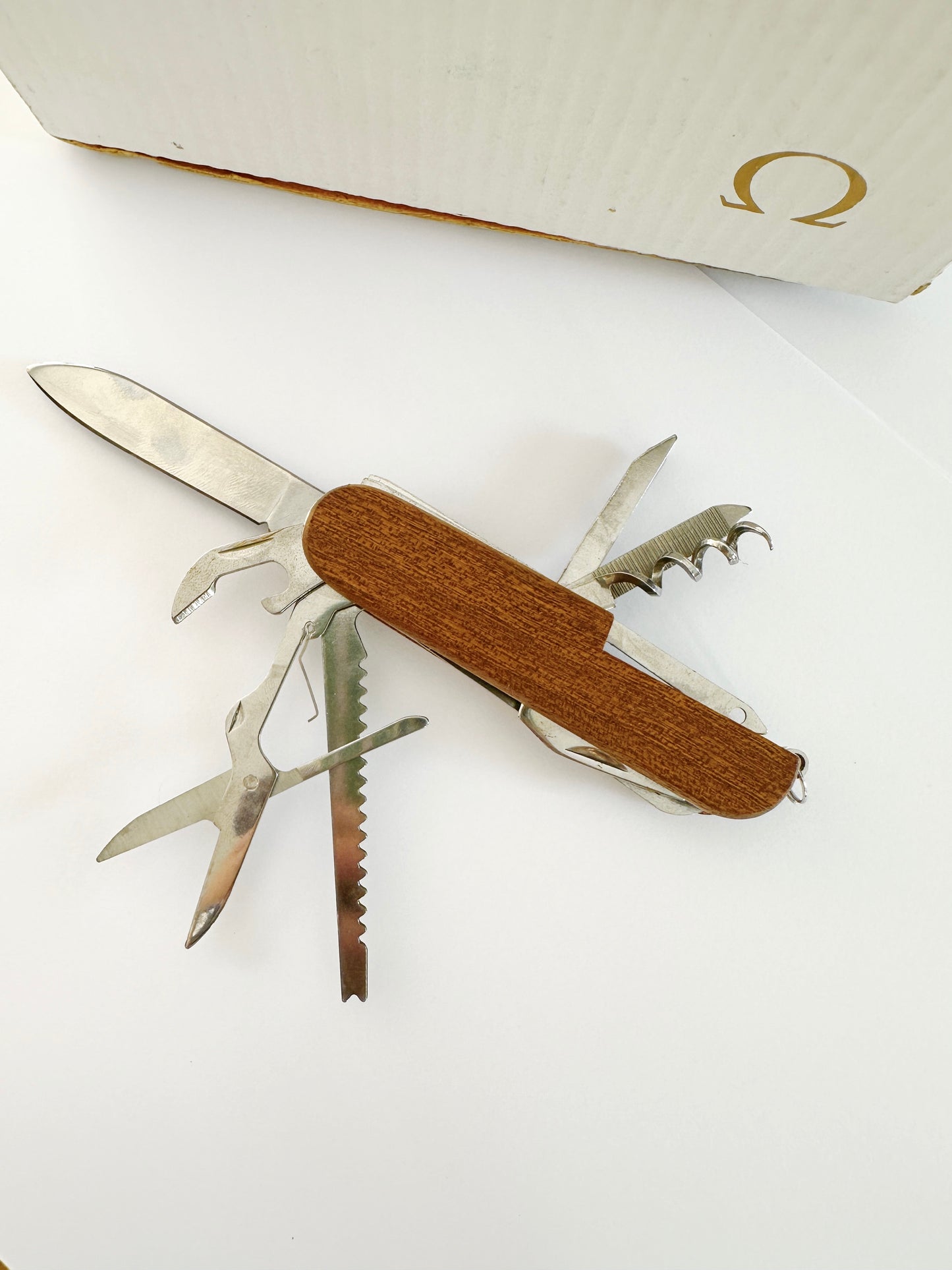 Couteau suisse, couteau de poche Omega en bois