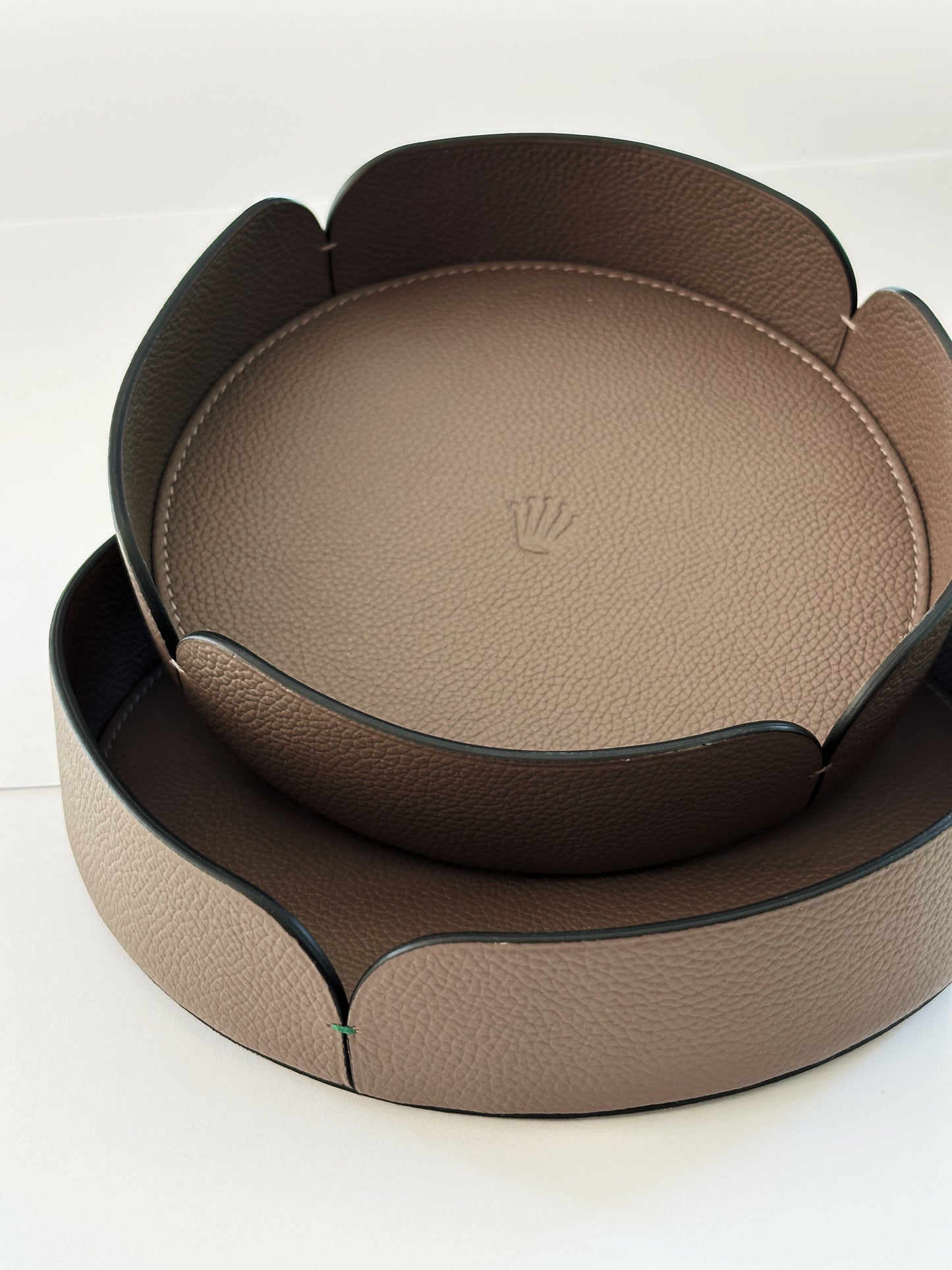 Vide-poche Rolex en cuir grainé taupe