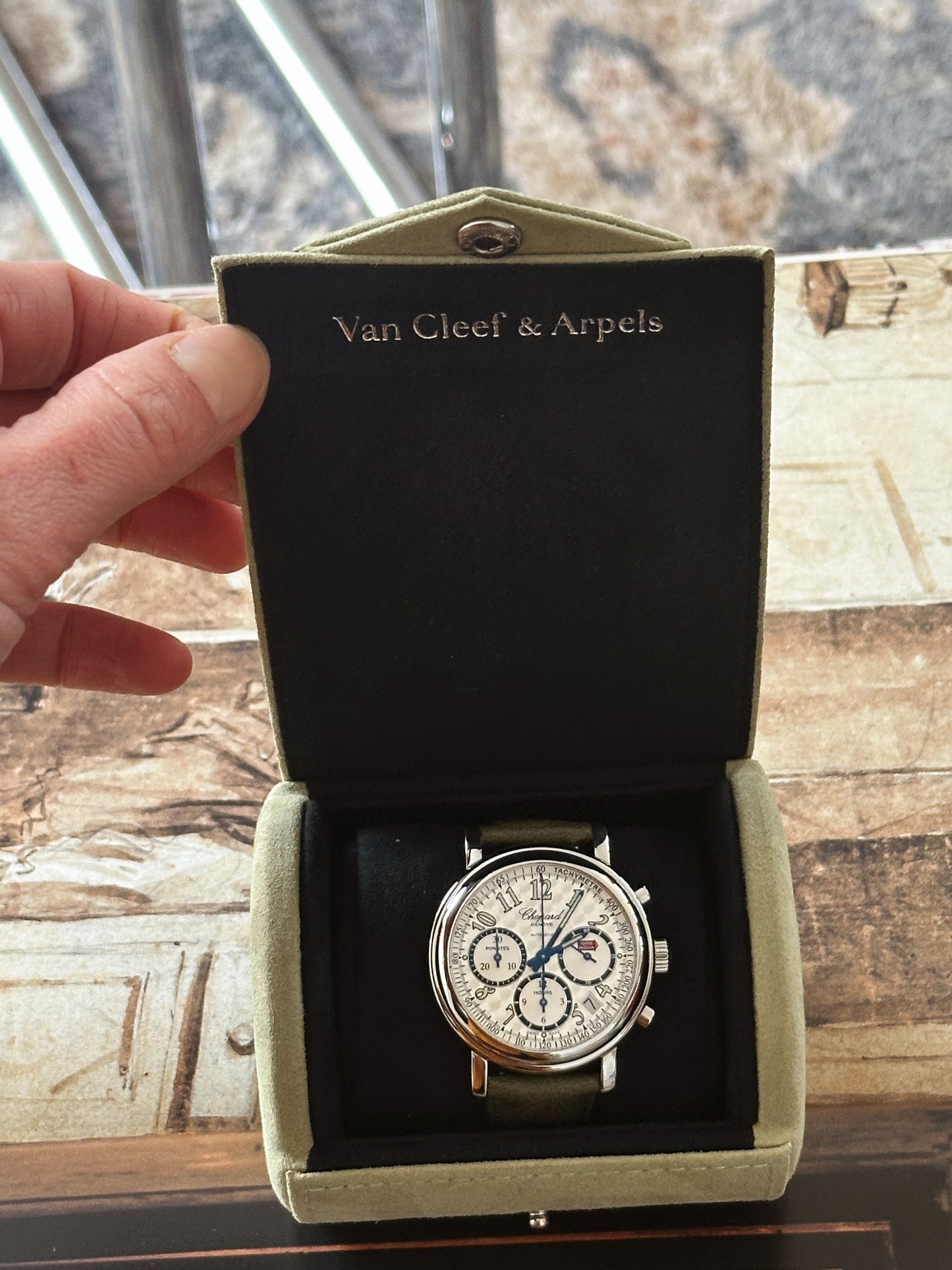 Écrin / étui à montre Van Cleef & Arpels en daim crème