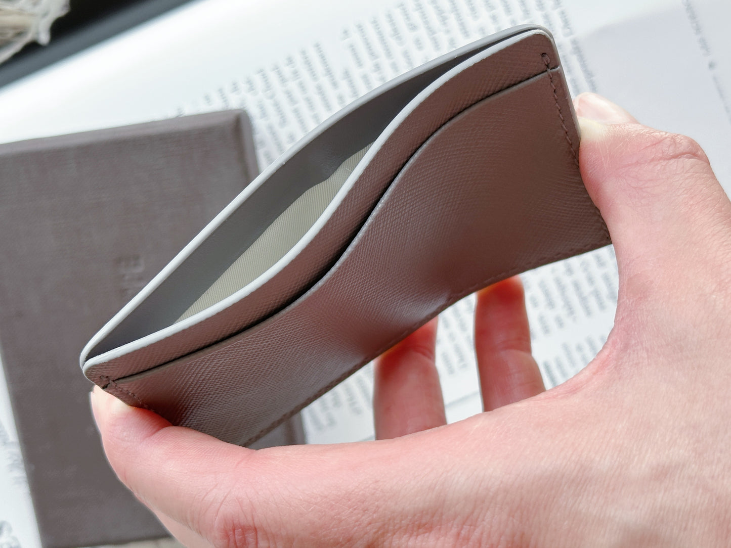 Porte-cartes Patek Philippe gris en cuir grainé – Neuf avec boîte d'origine