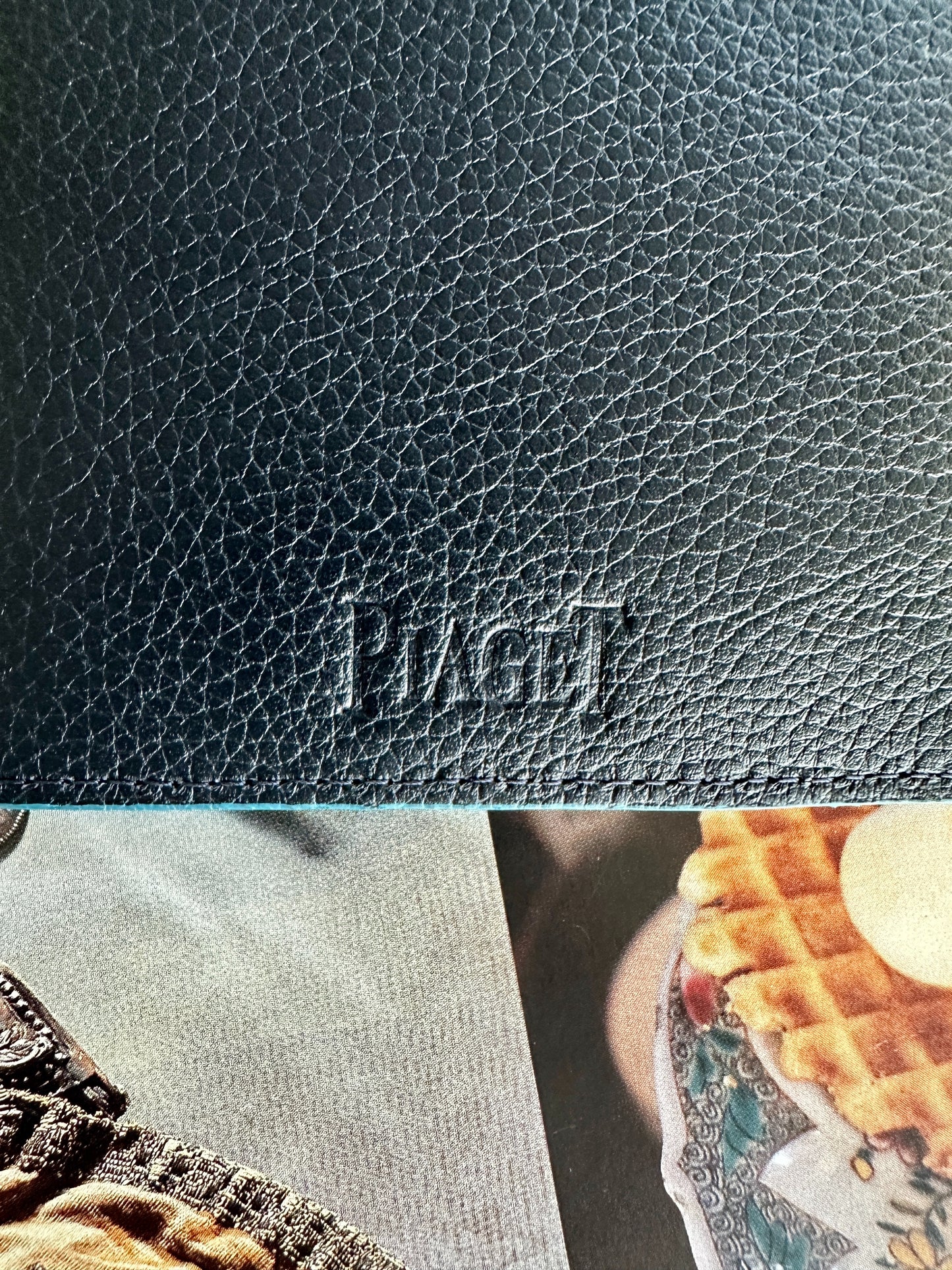 Piaget card holder in blue grained leather – Sky blue trim – 4 slots