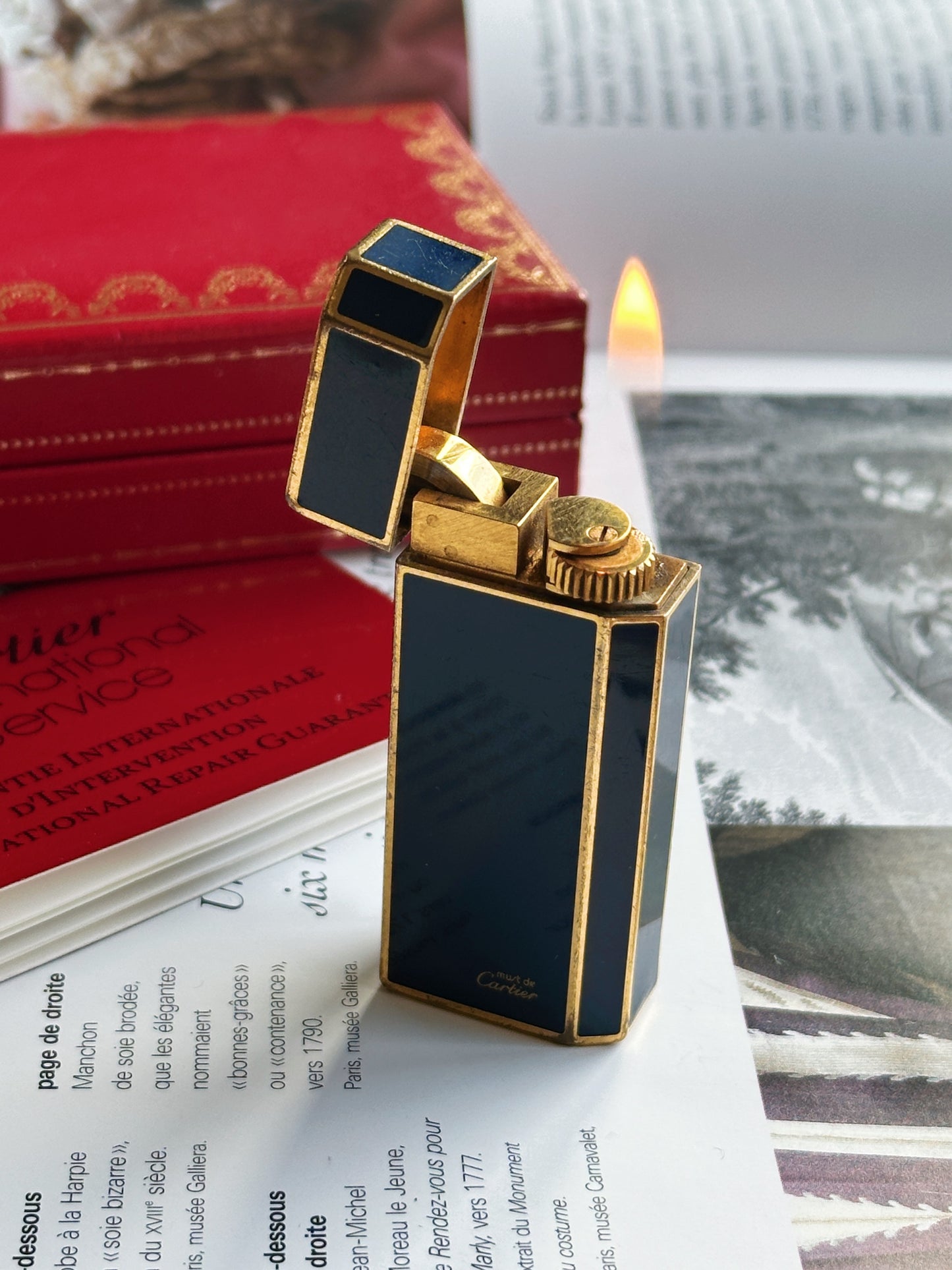 Must de Cartier lighter, pentagon, lacquered navy blue