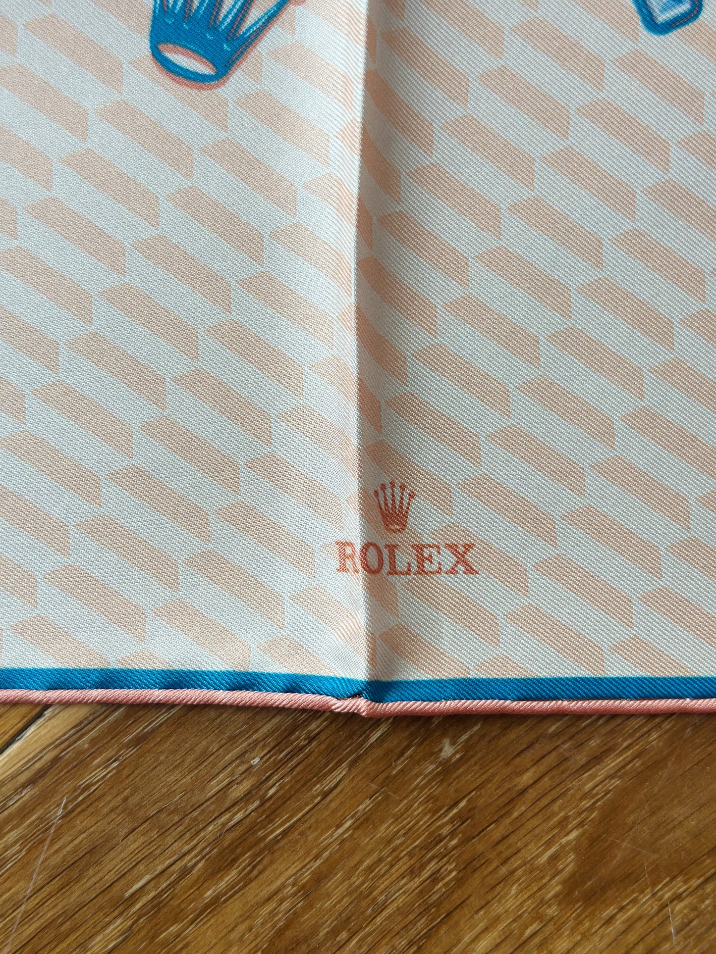 Foulard Gavroche Rolex en soie – Rose saumon & bleu