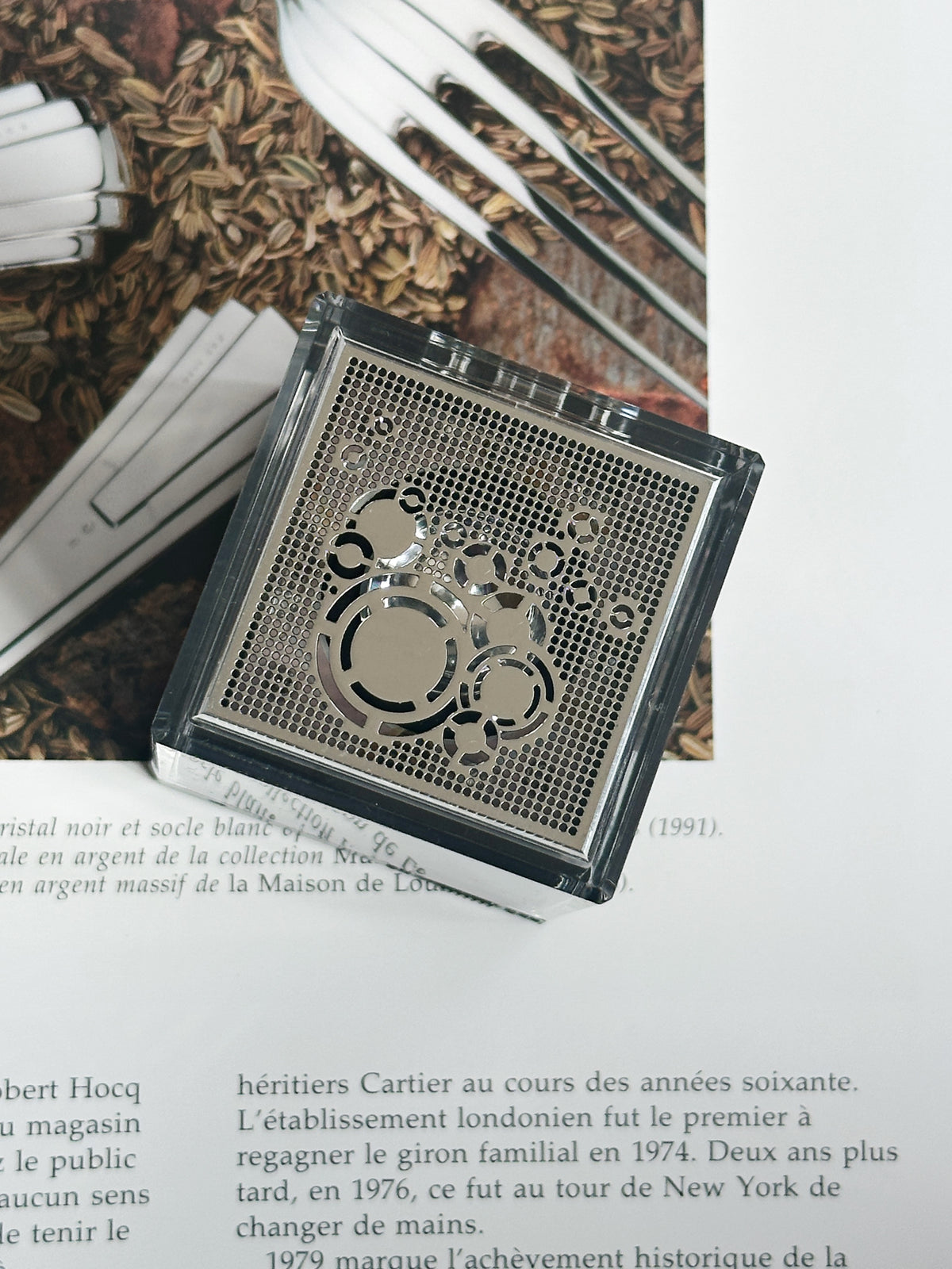 Enceinte Jaeger-LeCoultre – Design mouvement horloger – Neuve de stock