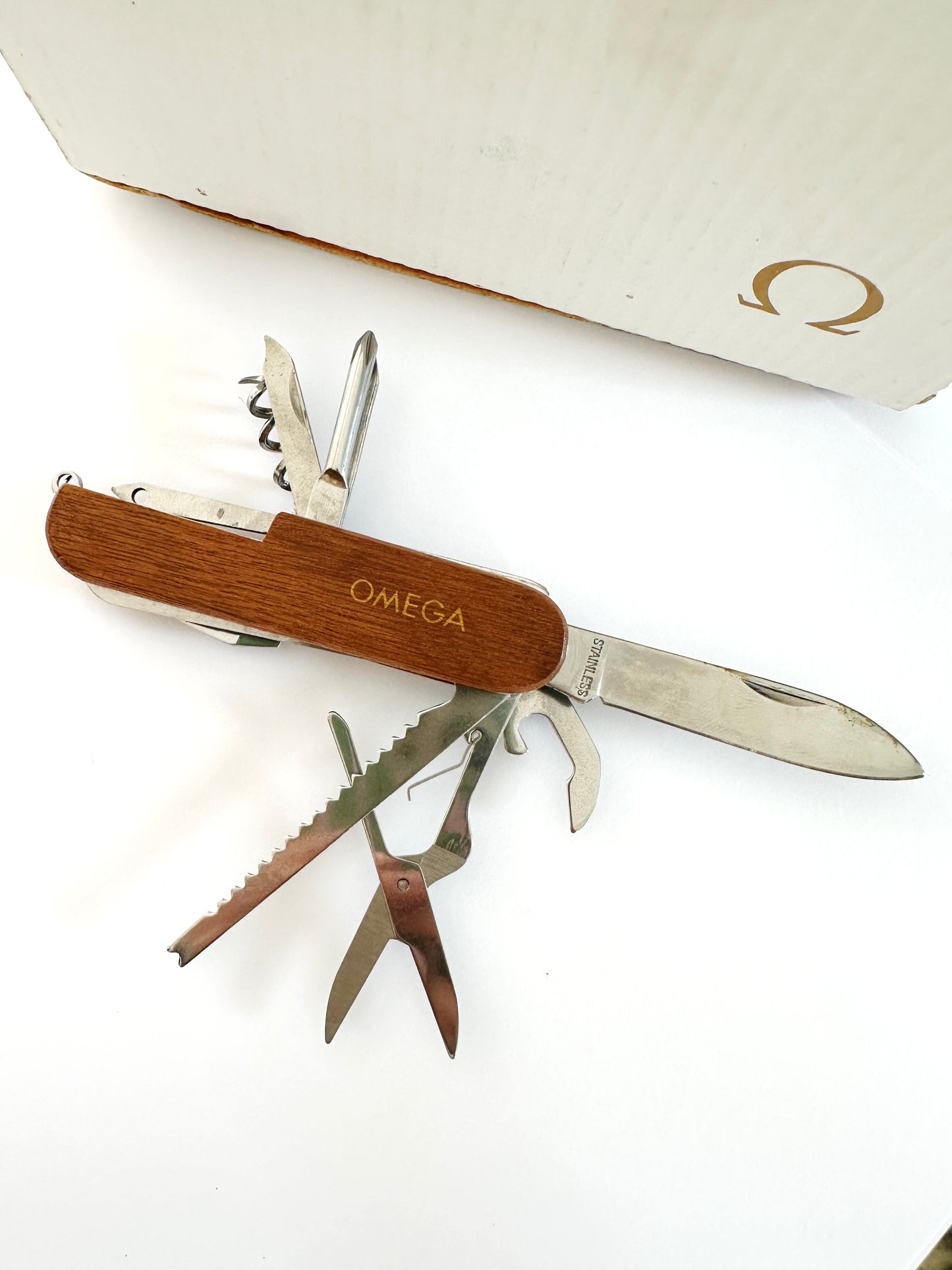 Couteau suisse, couteau de poche Omega en bois