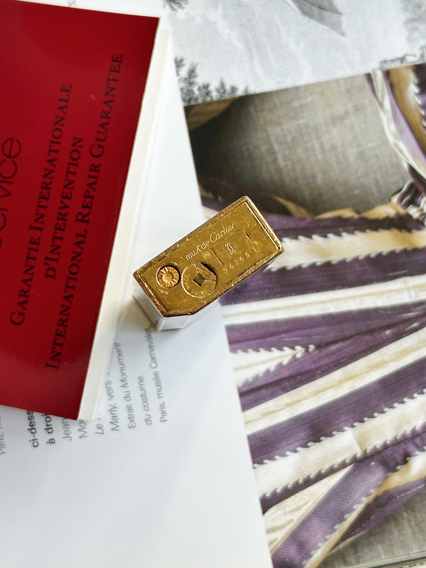 Must de Cartier lighter, pentagon, lacquered navy blue