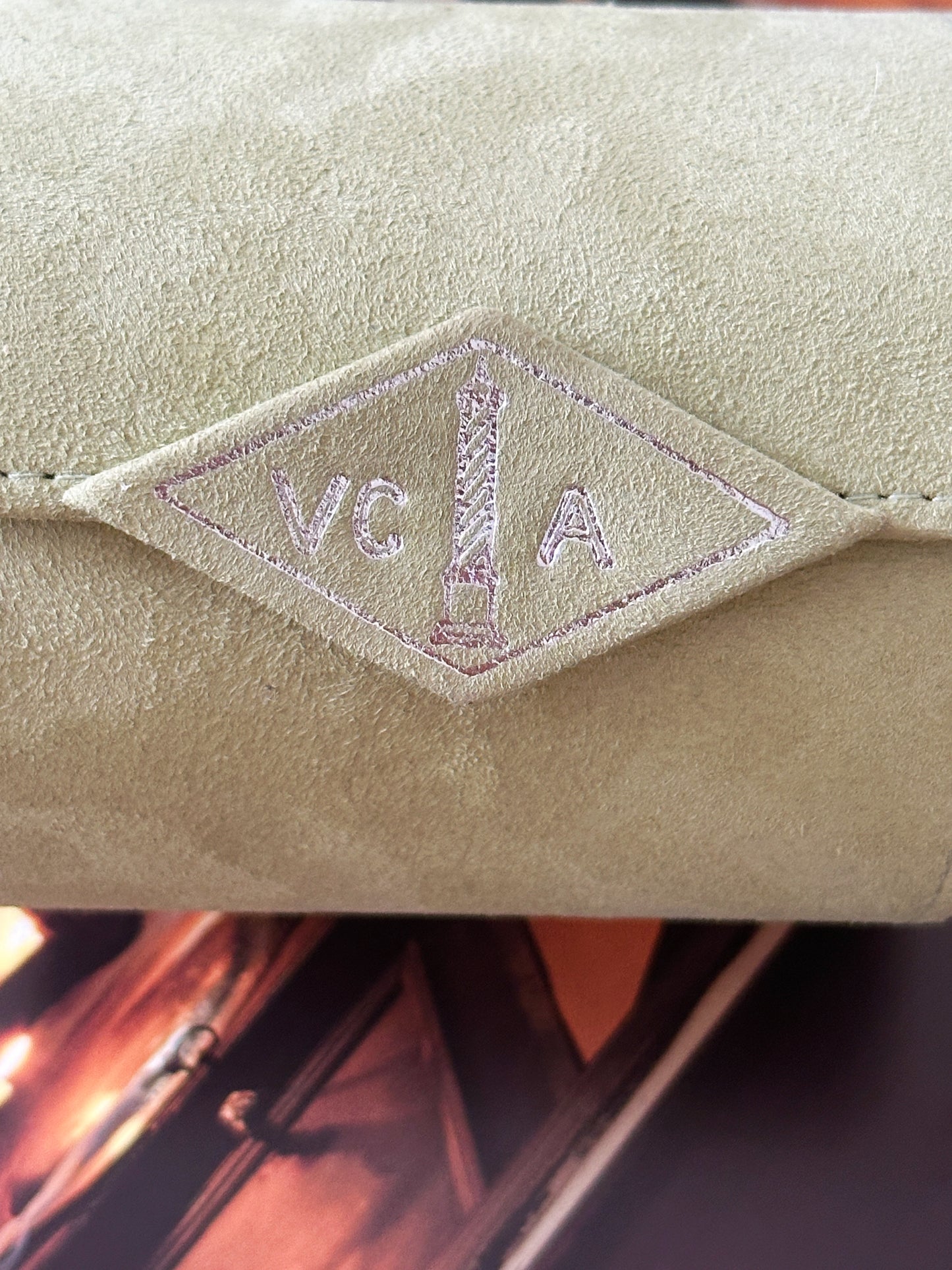 Écrin / étui à montre Van Cleef & Arpels en daim crème