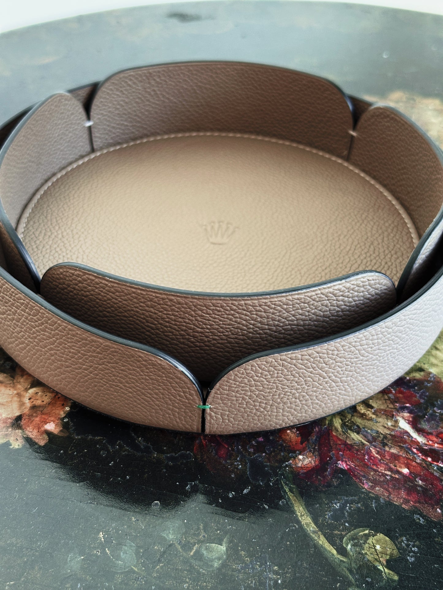 Vide-poche Rolex en cuir grainé taupe