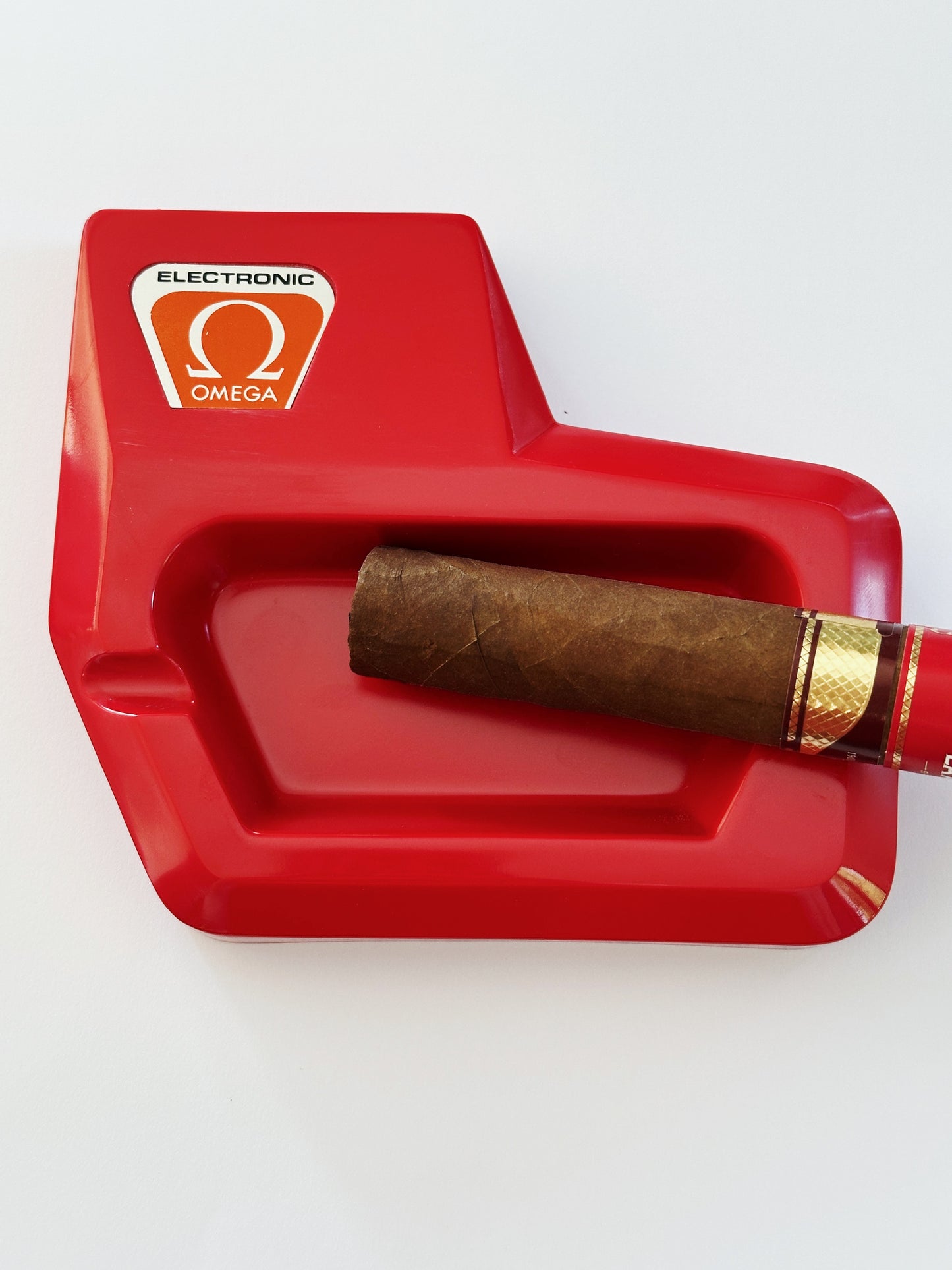 Cendrier OMEGA “Electronic” rouge