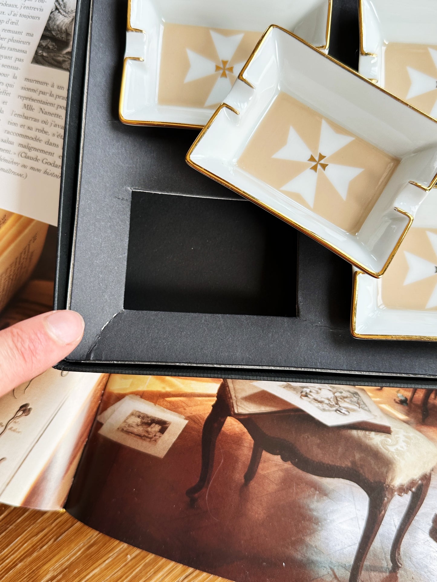 Lot de 4 cendriers Vacheron Constantin en porcelaine de Limoges – Neufs avec boîte d'origine
