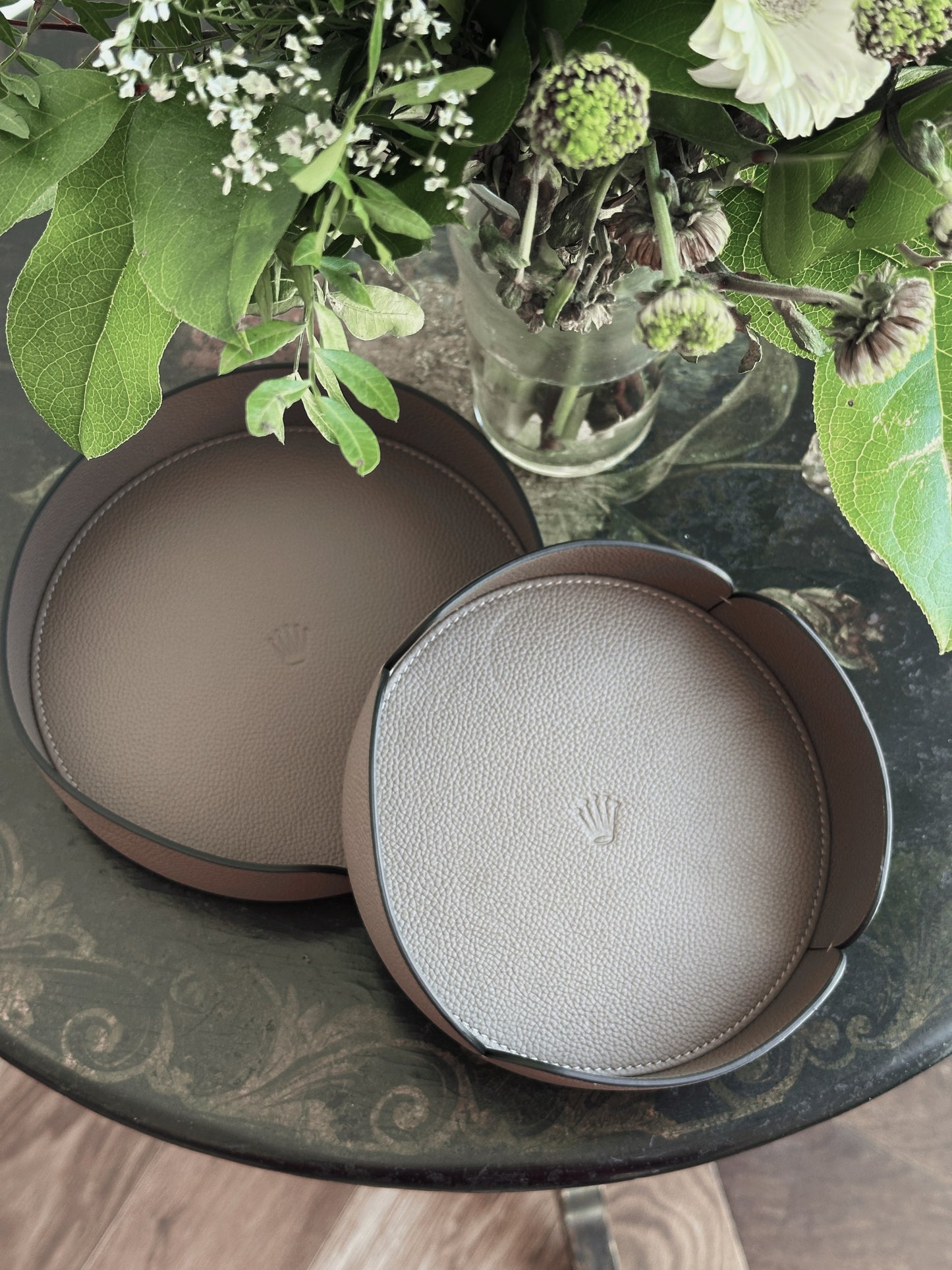 Vide-poche Rolex en cuir grainé taupe