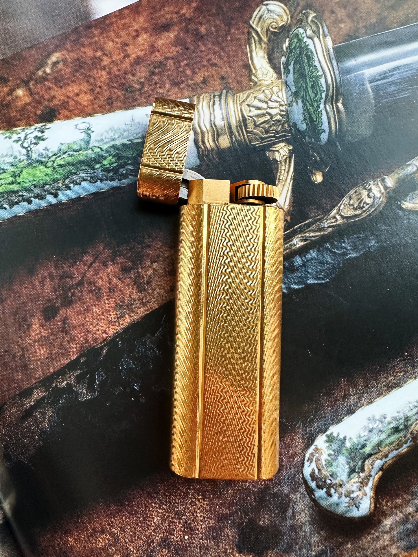 Vintage Cartier gold-plated lighter – Zigzag engraving – Perfect working condition