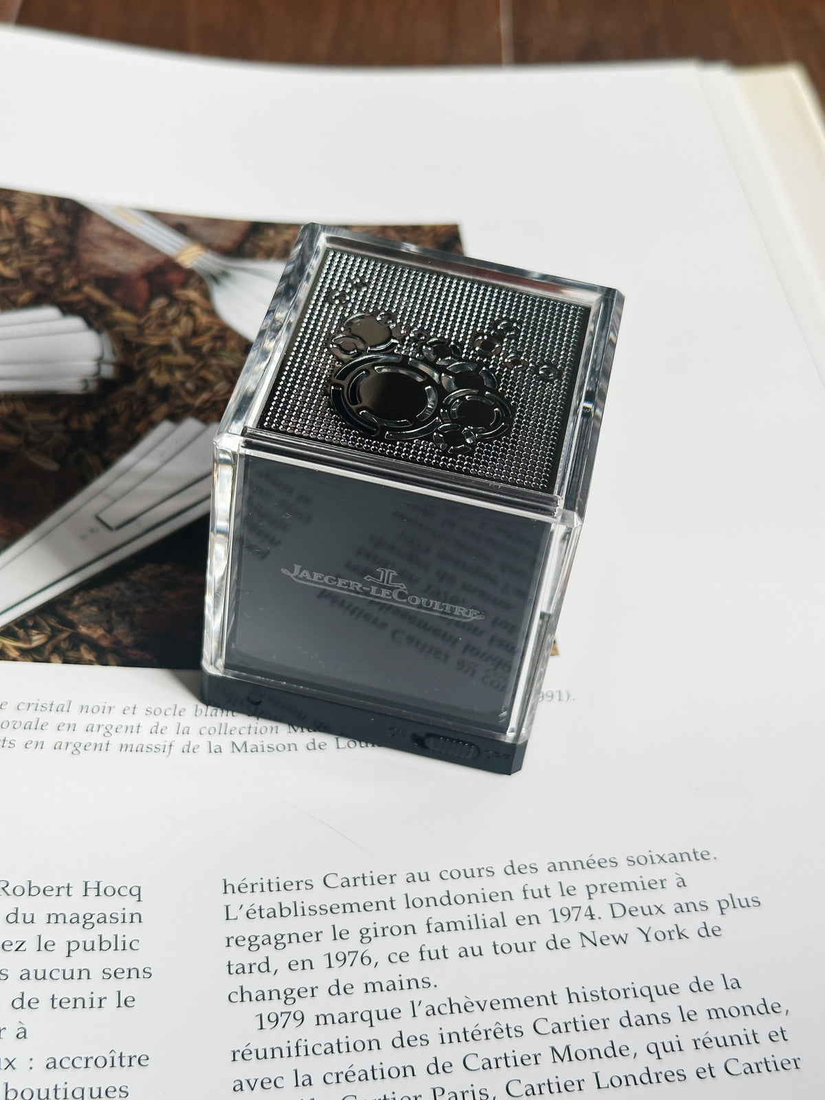 Enceinte Jaeger-LeCoultre – Design mouvement horloger – Neuve de stock