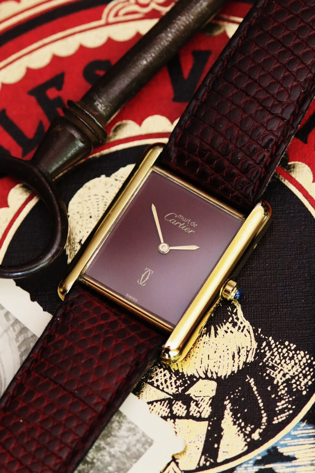 Cartier Tank Must Vermeil, 681006, cadran rouge Bordeaux