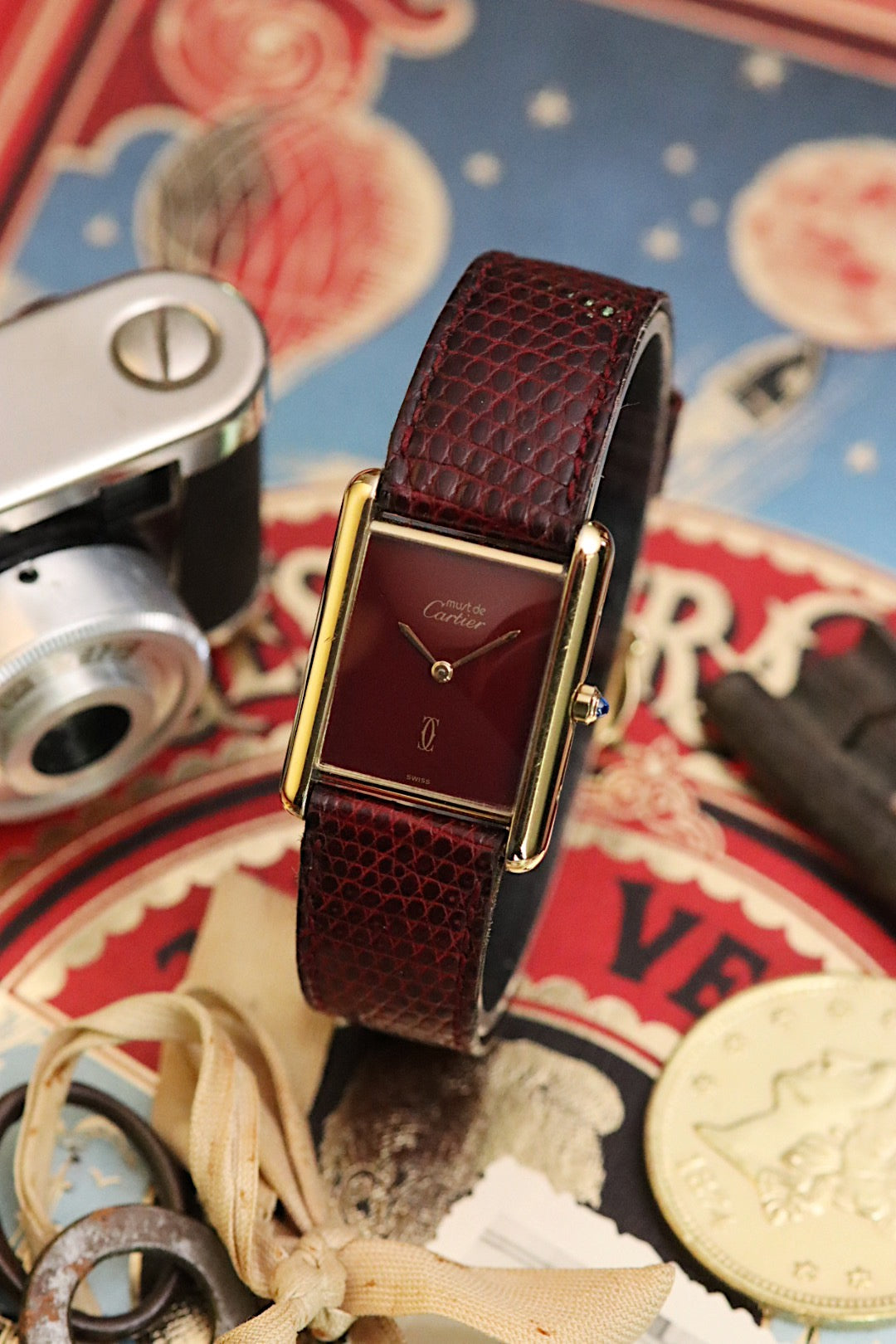 Cartier Tank Must Vermeil, 681006, cadran rouge Bordeaux