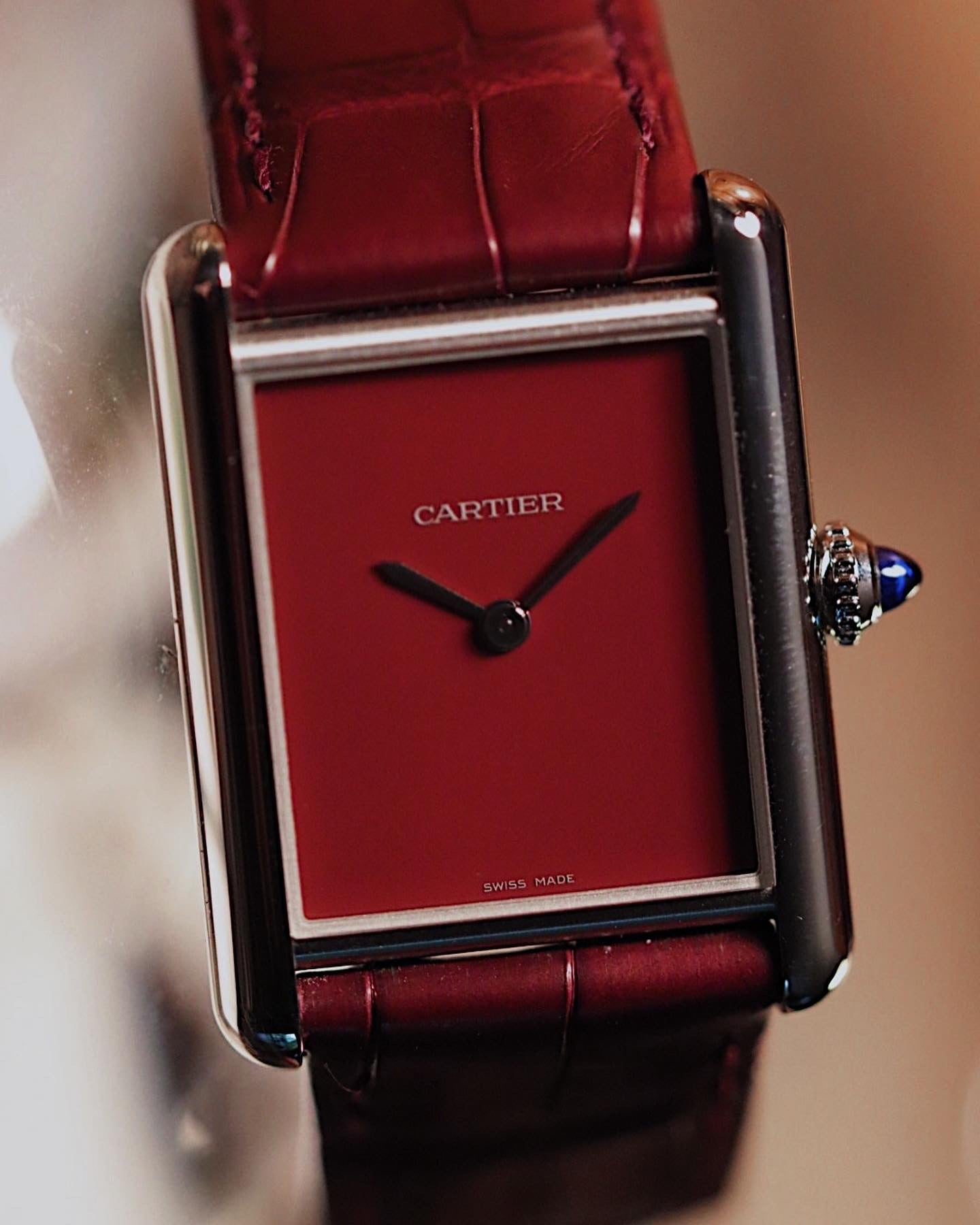 Cartier Tank rouge bordeaux 4323