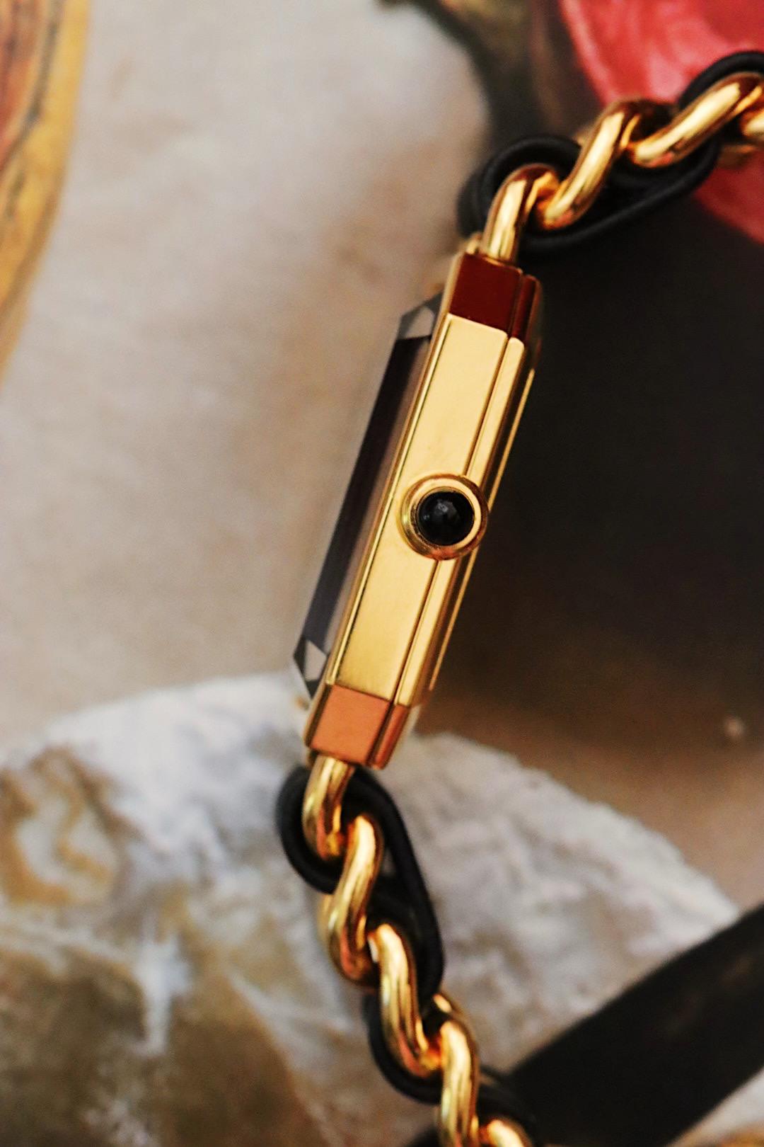 Chanel Première H0001 1992 – Cadran noir, plaqué or – Taille L, bracelet 16 cm