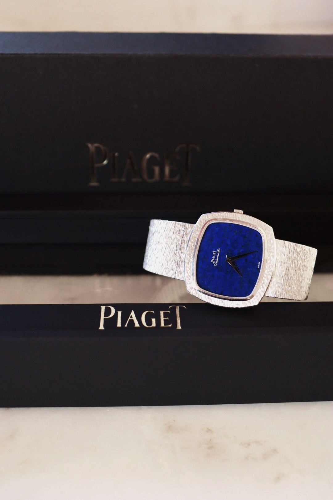 Montre Piaget 12431 A6 en or blanc, cadran bleu lapis lazuli vintage